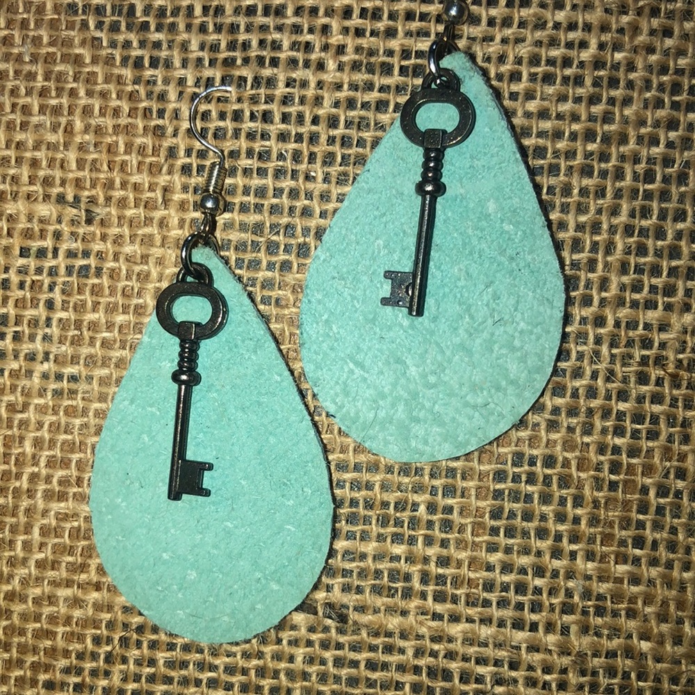 🛍Hand crafted turquoise suede‎ earrings